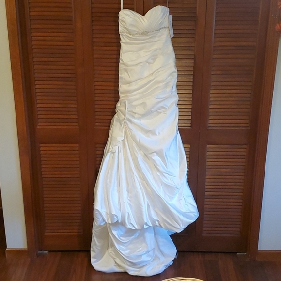 Elegant White Strapless Gown - Picture 1 of 15